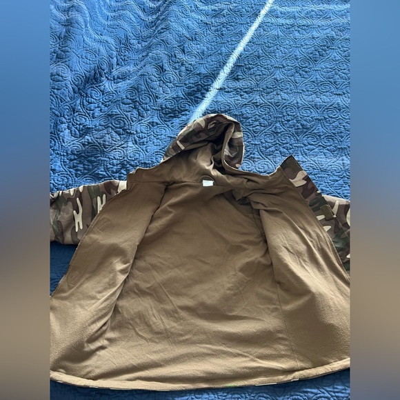 Size 6 Gymboree lined camouflage rain jacket. - Picture 6 of 6